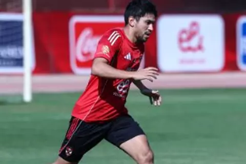 محمد شكري ينتظم في تدريبات الأهلي الجماعية استعدادا لمواجهة طلائع الجيش